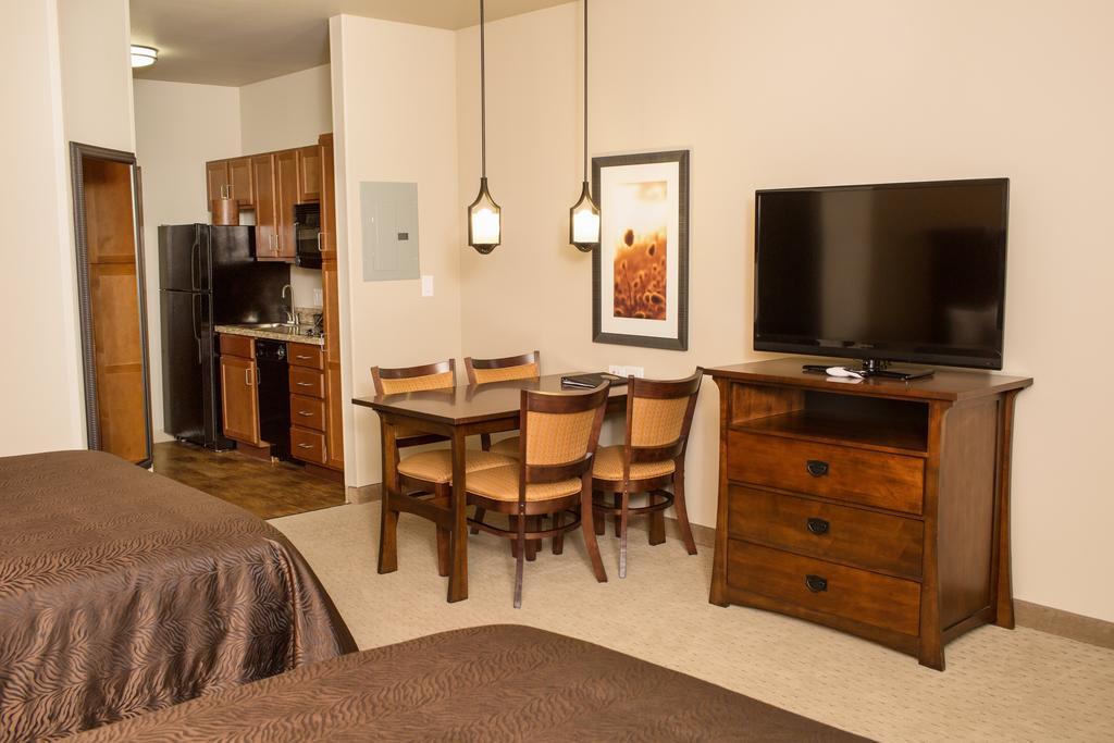 Teddy'S Residential Suites Watford City Экстерьер фото