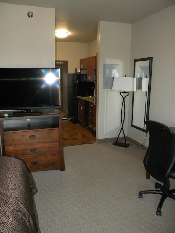 Teddy'S Residential Suites Watford City Экстерьер фото
