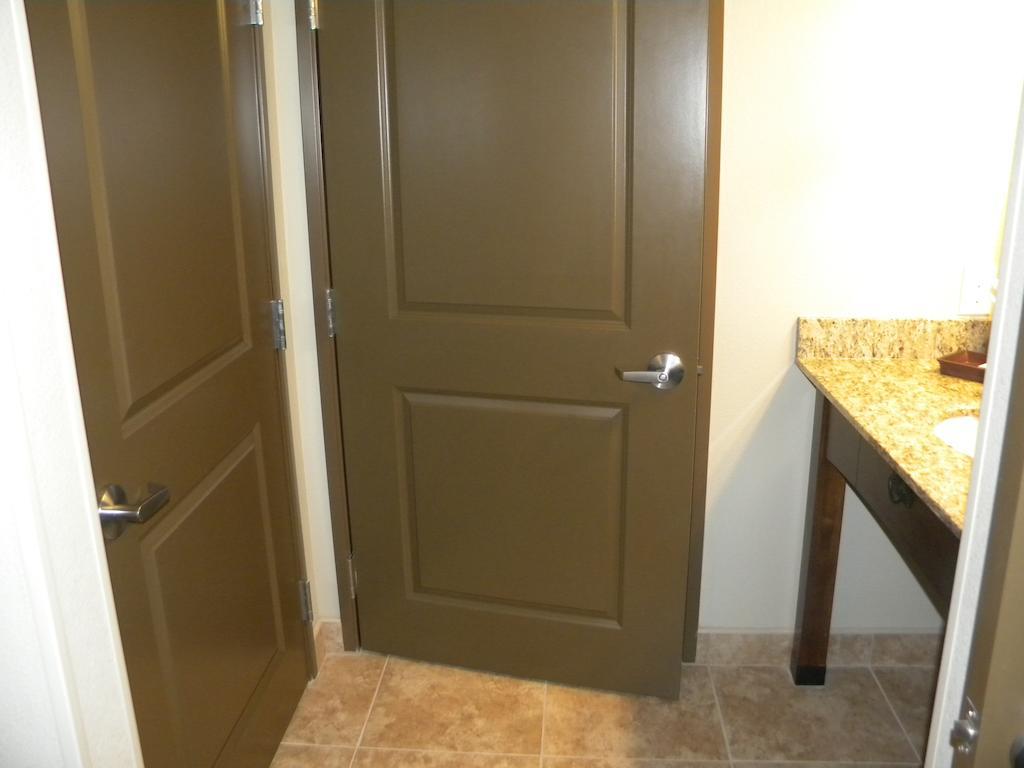 Teddy'S Residential Suites Watford City Экстерьер фото