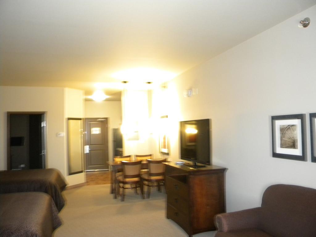 Teddy'S Residential Suites Watford City Экстерьер фото