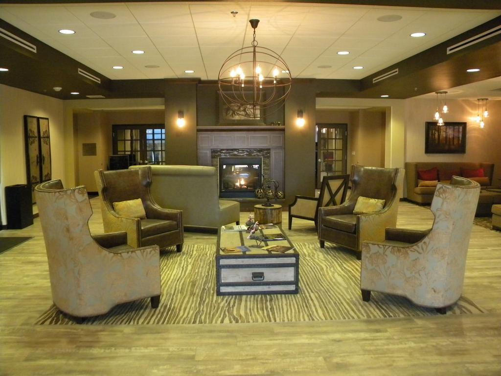 Teddy'S Residential Suites Watford City Экстерьер фото
