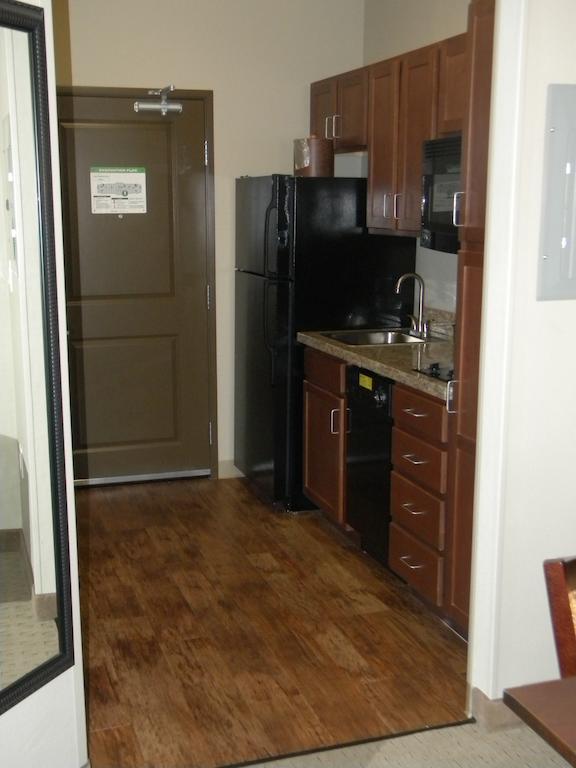 Teddy'S Residential Suites Watford City Экстерьер фото