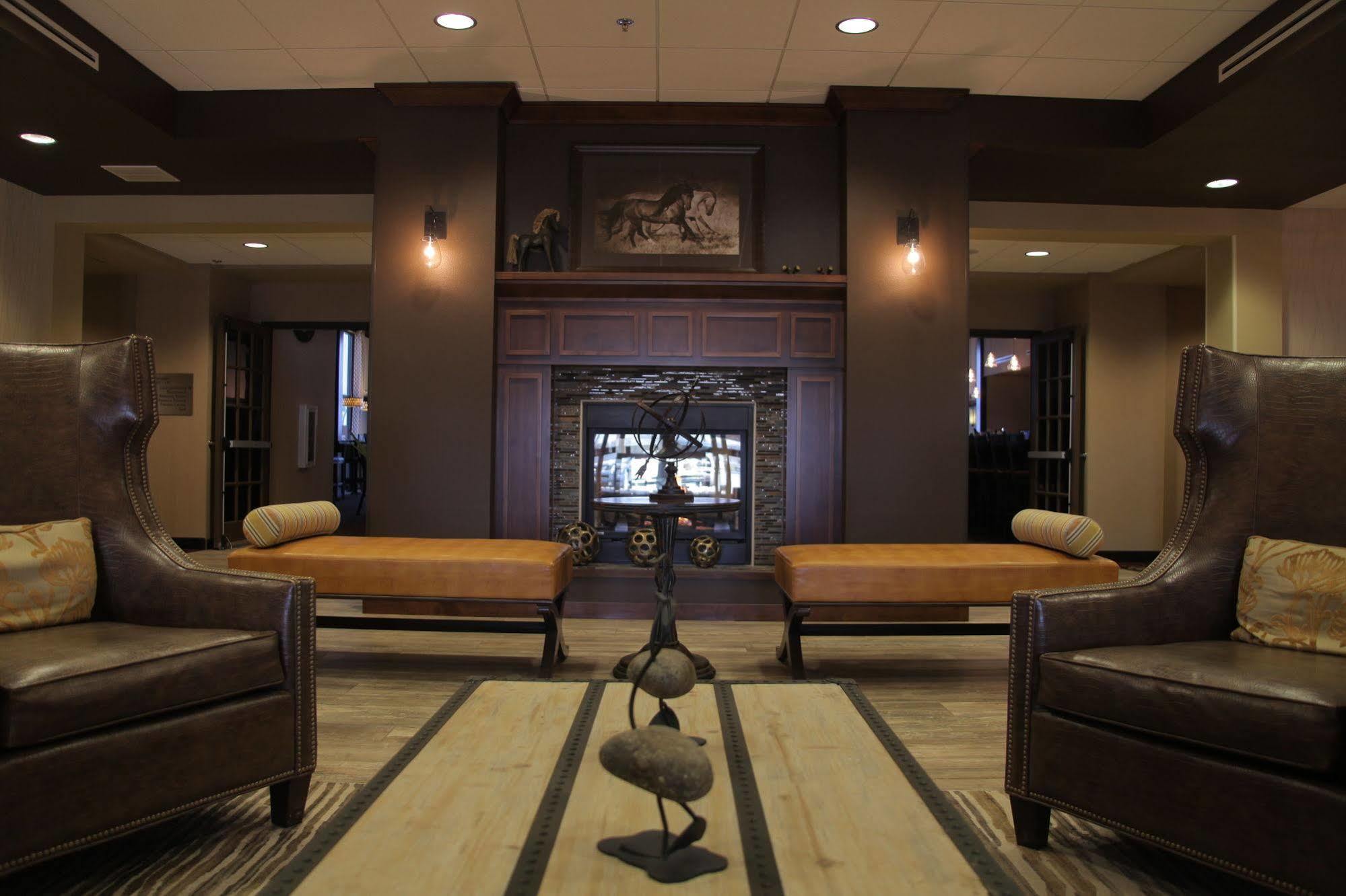 Teddy'S Residential Suites Watford City Экстерьер фото