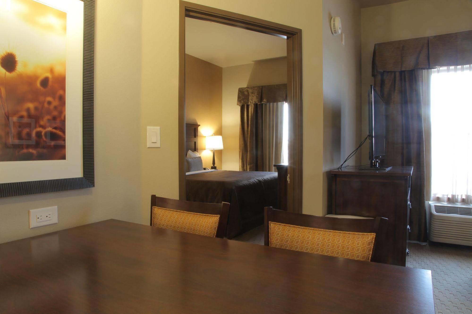 Teddy'S Residential Suites Watford City Экстерьер фото