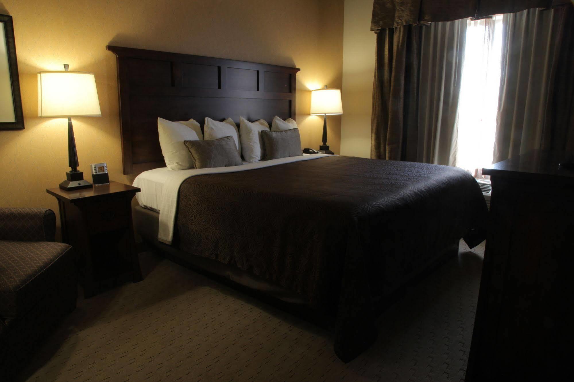 Teddy'S Residential Suites Watford City Экстерьер фото