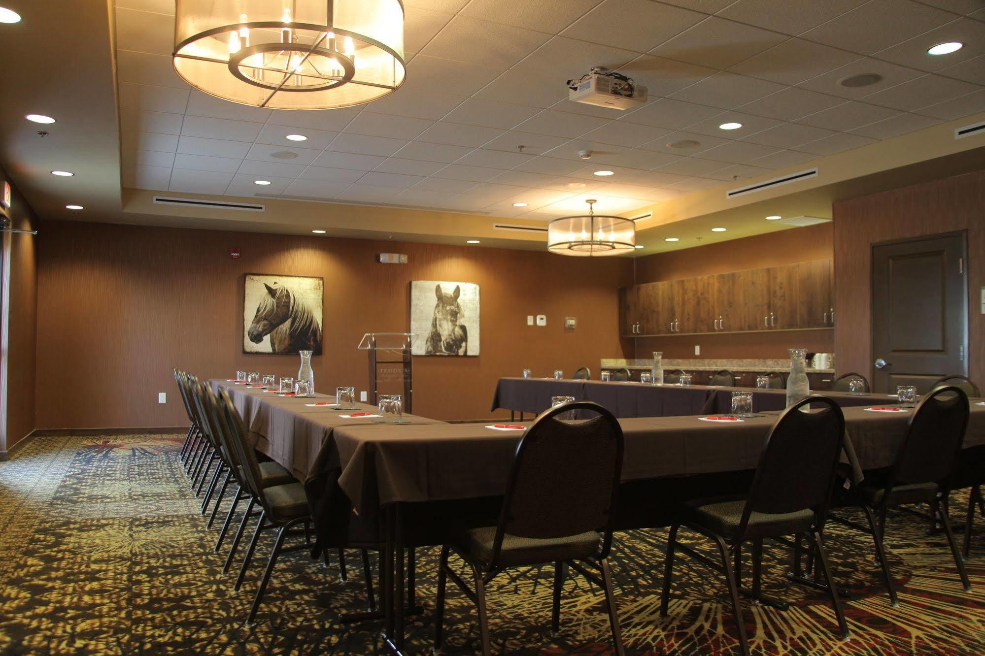 Teddy'S Residential Suites Watford City Экстерьер фото